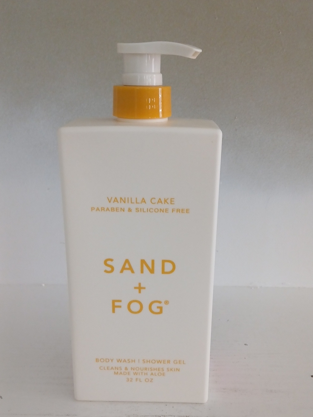 Sand + Fog Vanilla Cake Body Wash in White & Yellow